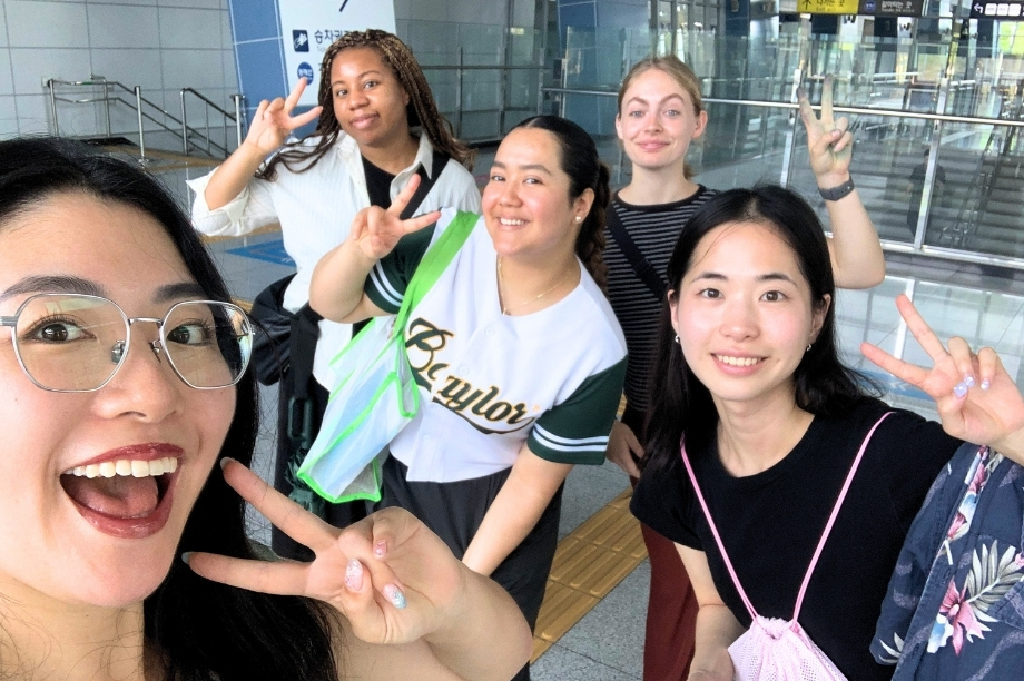 KKOOM volunteers smiling together during the 2026 Busan Wellness Camp.